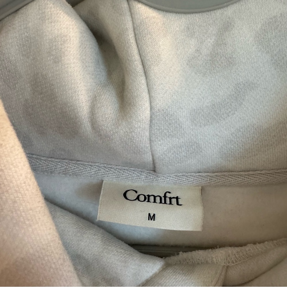 Comfrt Minimalist Snow Leopard Hoodie - Picture 4 of 4